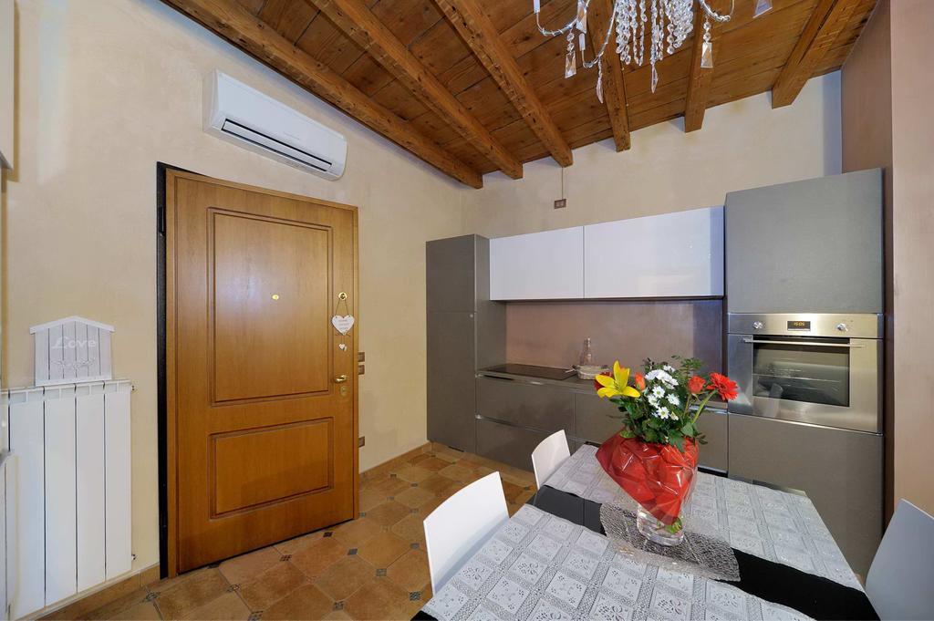 Antico Palazzo Signorile Apartment Salo Exterior photo